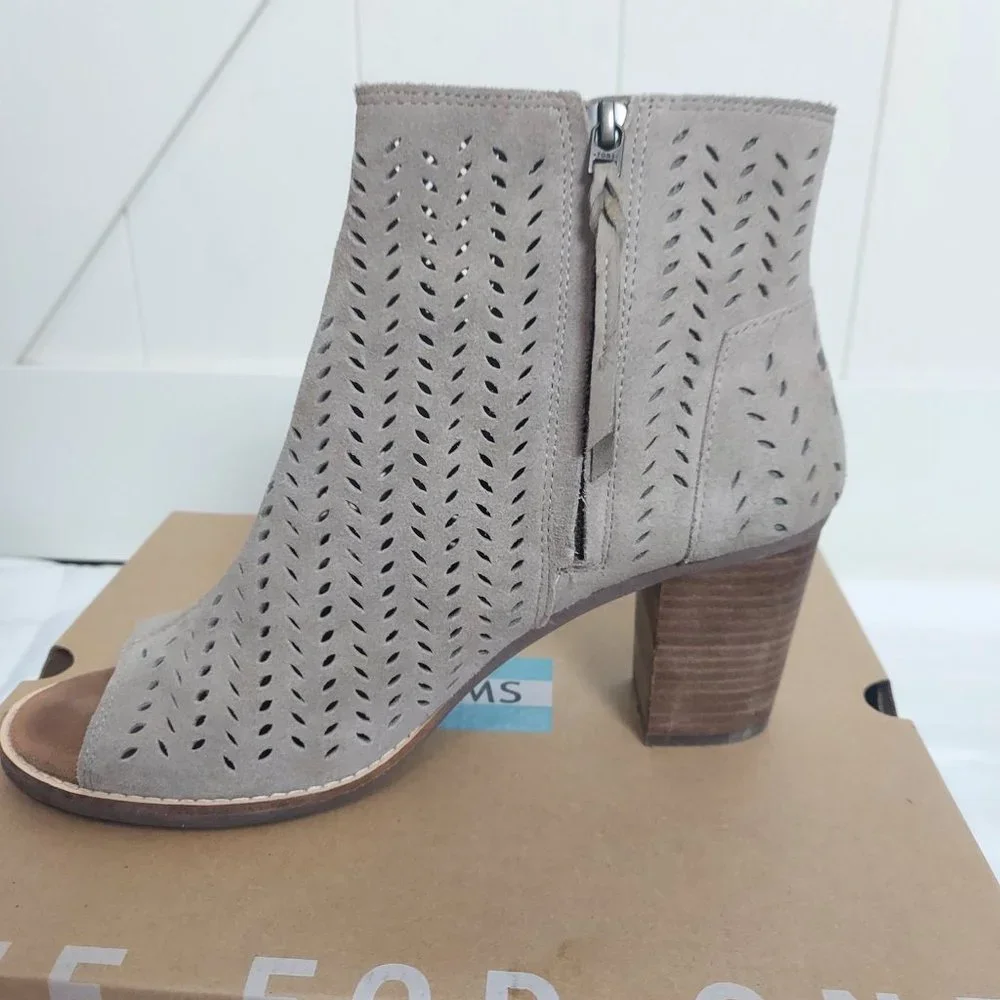 Tom's Majorica Ankle Boot Peep Toe Perforated Leaf Suede Taupe Peep Toe Size 11 - Picture 3 of 6